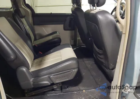 2010 Chrysler Town & Country Touring Plus z USA, uszkodzony, nr VIN 2A4RR8D10AR398066